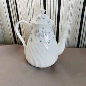 Wedgwood England APRIL FLOWERS Fine Bone China 8-1/2" Coffee Pot w/ Lid - Mint