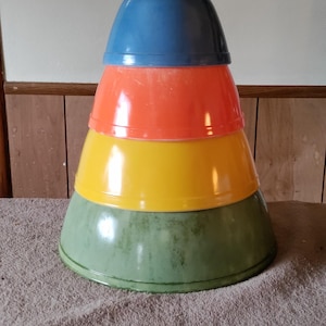 Pyrex Primary Colors 4 - Mixing Bowl Set Yellow Green Orange Blue
