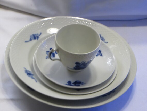 Early Royal Copenhagen 10/8097 5P Dinner Set Porcelain Blue Flower