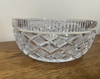 Cuenco redondo de 8 pulgadas con diseño de diamante de cristal tallado grabado Waterford