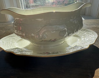 ROSENTHAL - CONTINENTAL Gravy Boat with Attached Underplate Sanssouci Rose White (Gold Trim)
