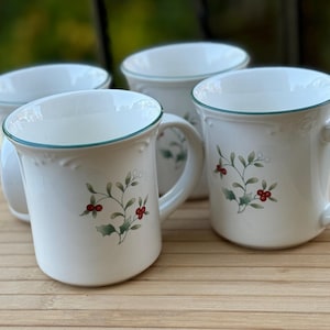 Pfaltzgraff Winterberry Set Of 4 12 OZ Coffee Mugs New