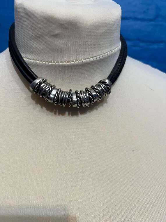 Collier Ras Du Cou En Métal - Couleurs Argenté Et Noir - Neuf Sans Emballage - Bijou Minimaliste