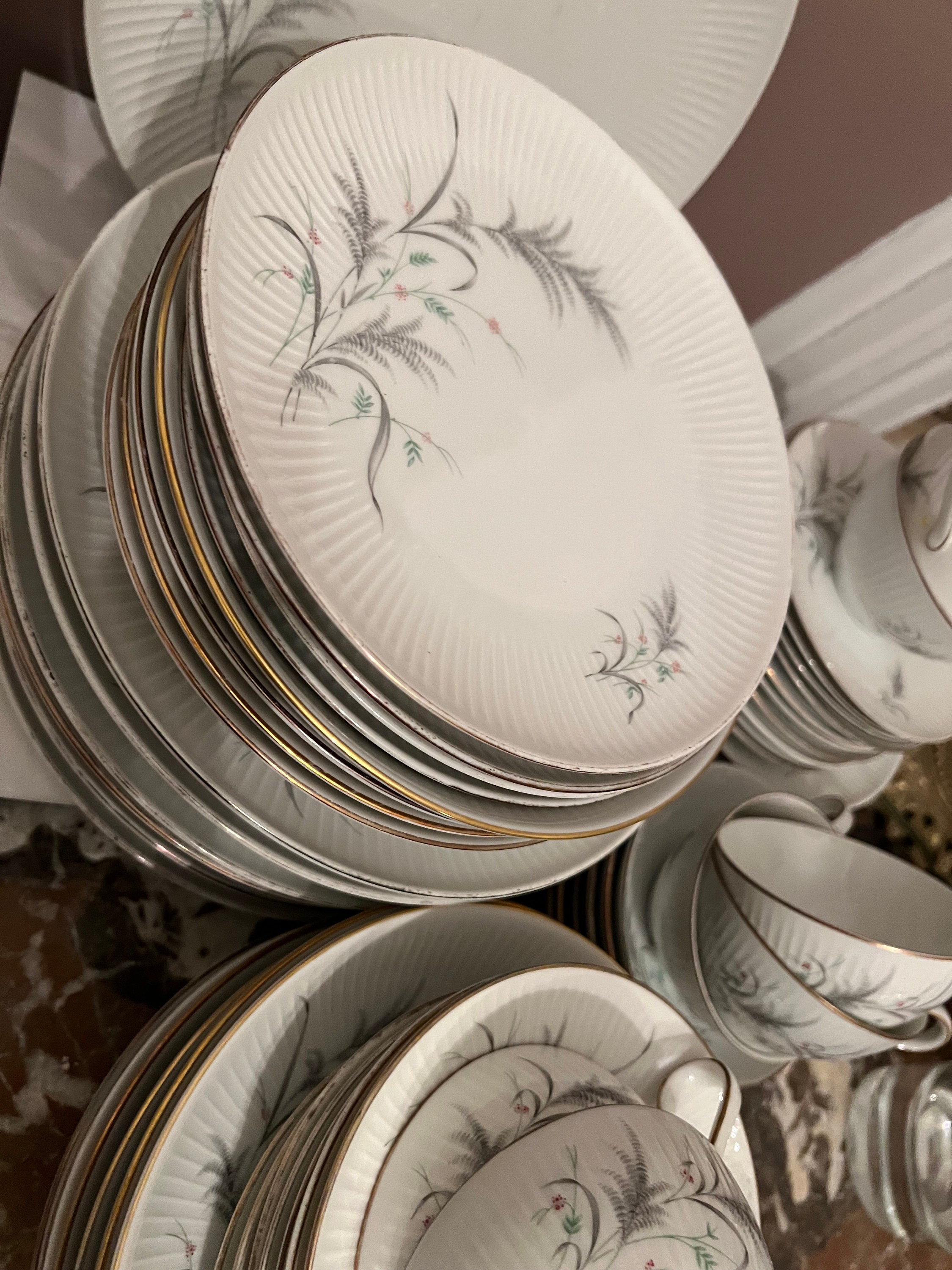 Thomas Rosenthal Germany Dinnerware Set: Ribbed Thistle, Gold Trim