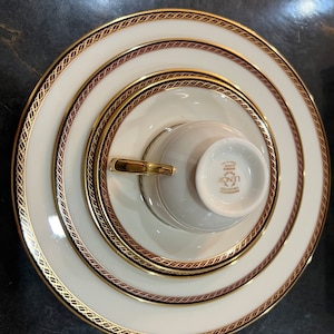 LENOX MONROE Dinnerware Bone China Service For 8 Made in USA