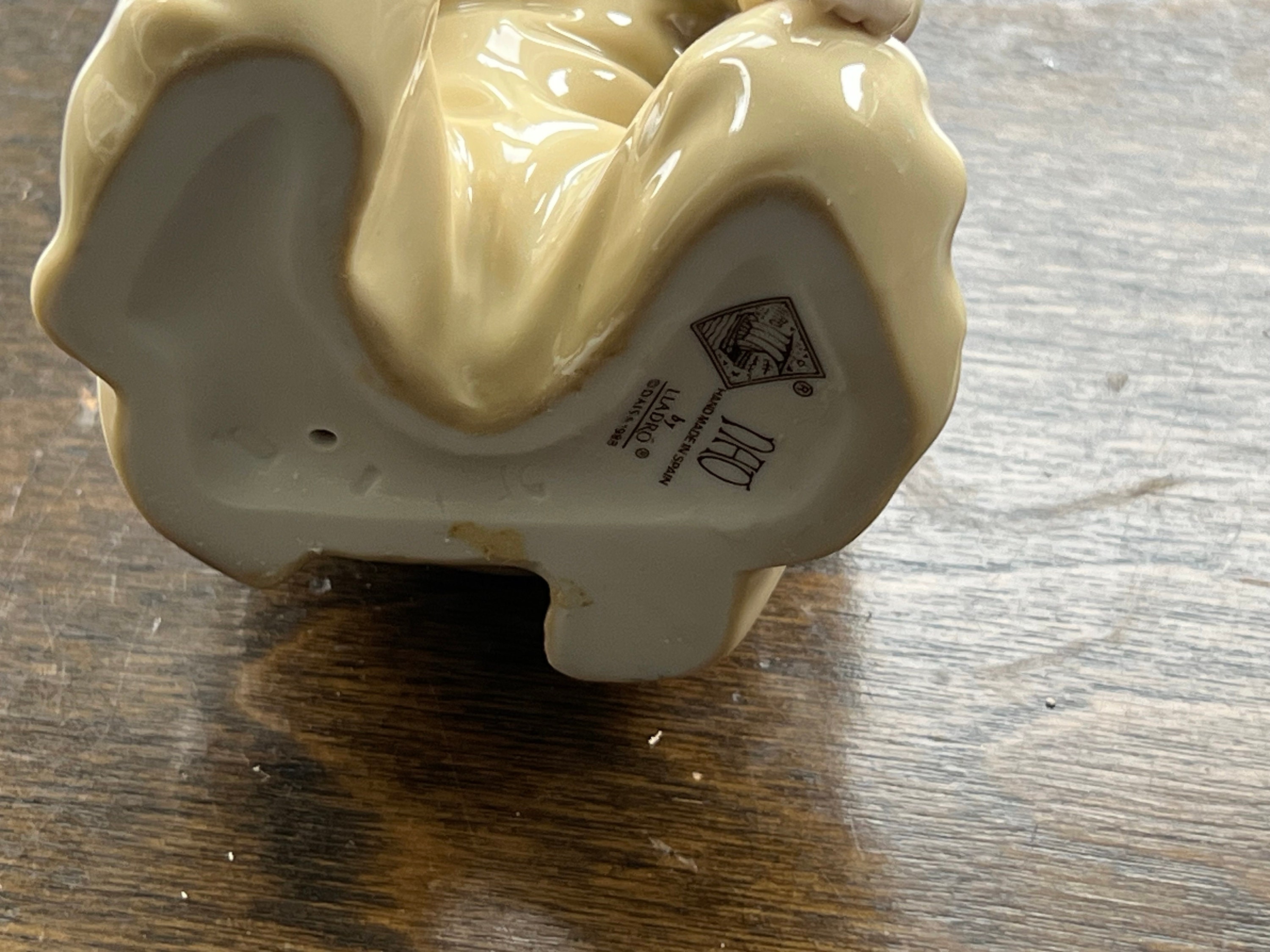 NAO Lladro 1067 Small Jester Kneeling Clown JOY Figurine