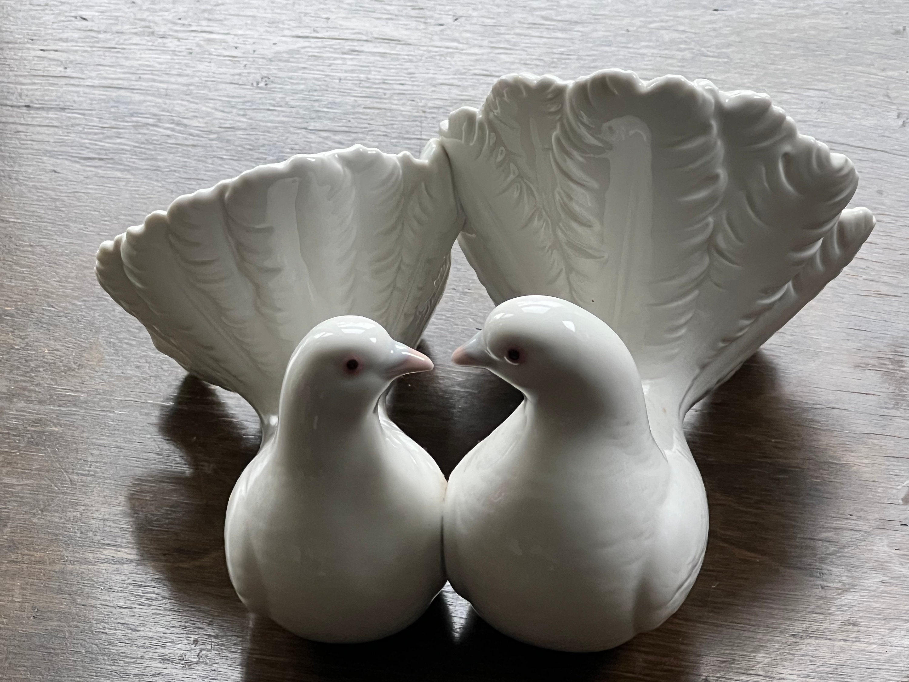 ヤドロ鳩箱の中の愛の鳥Lladro Doves 2 LoveBirdsInBox ヤドロ鳩箱の中