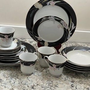 Mikasa Charisma Black L9050 20 PC Dinnerware Set Service For 4