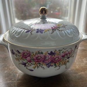 Hohenberg Germany 1777  White Porcelain Floral Covered Vegetable Bowl Unused