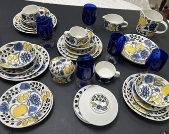 Paratiisi  (Paradise) tableware collection designed by Birger Kaipiainen for the Finnish brand Arabia.