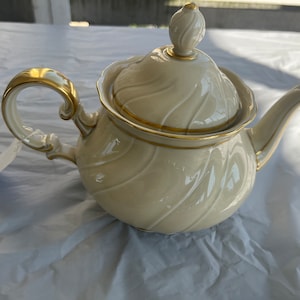 WERDENFELZ by Hutschenreuther Selb Bavaria Germany Albert PAUL MULLER Teapot And Lid