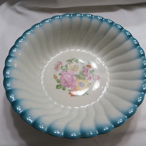 Homer Laughlin Pennsylvania shape swirl bowl Green Fade Away Trim