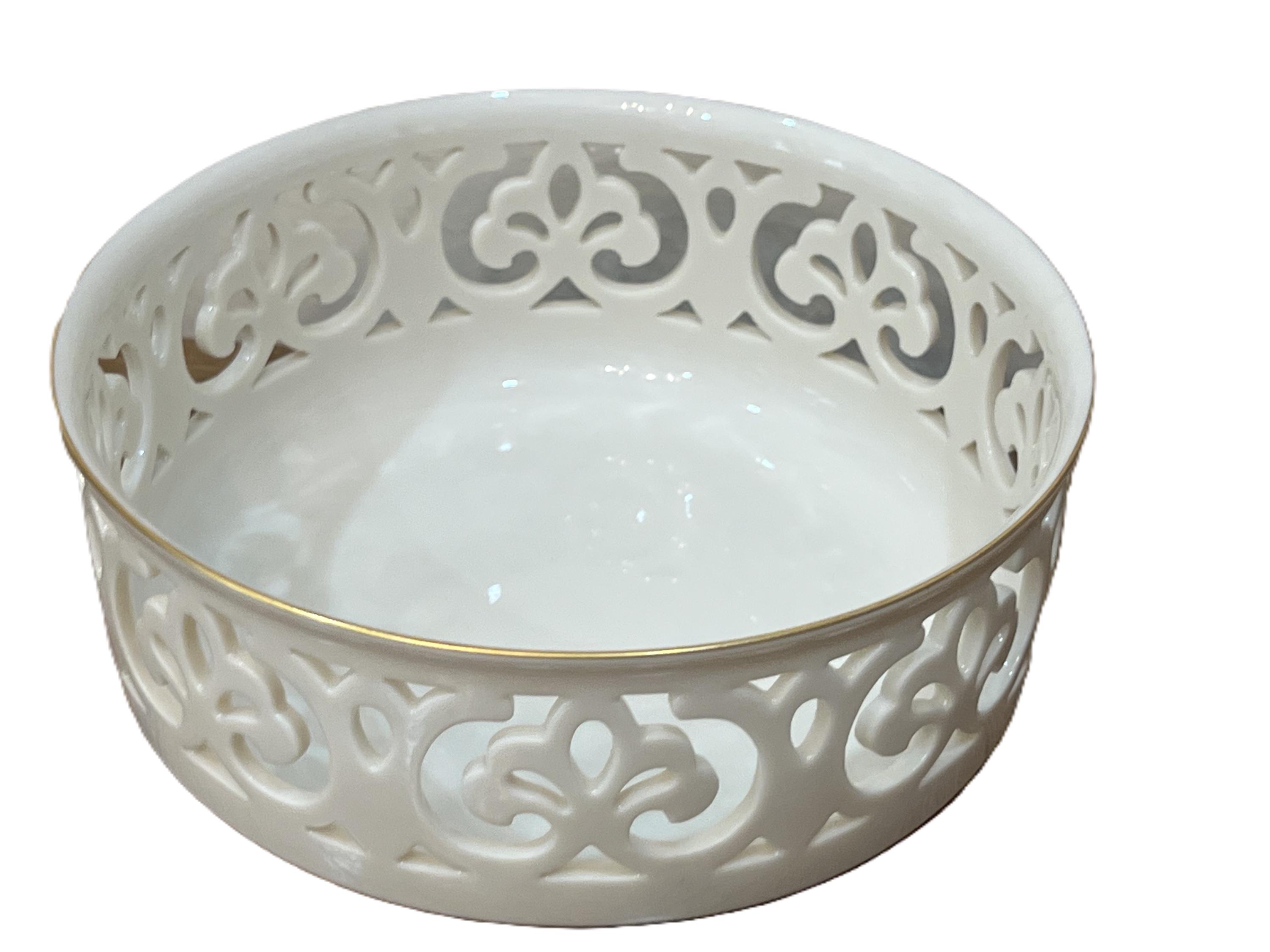 レノックス トレーサリー クリーム ボーンチャイナ ピアス 網目模様