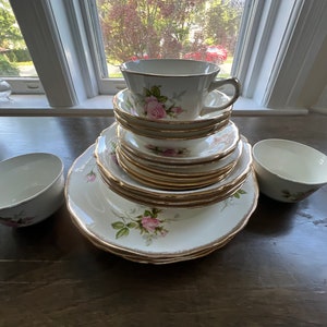 Canonsburg Moss Rose (Brushed Gold Trim) The Hallmark of Quality 22kt Gold Trimmed 18 PC Dinnerware Service For 3