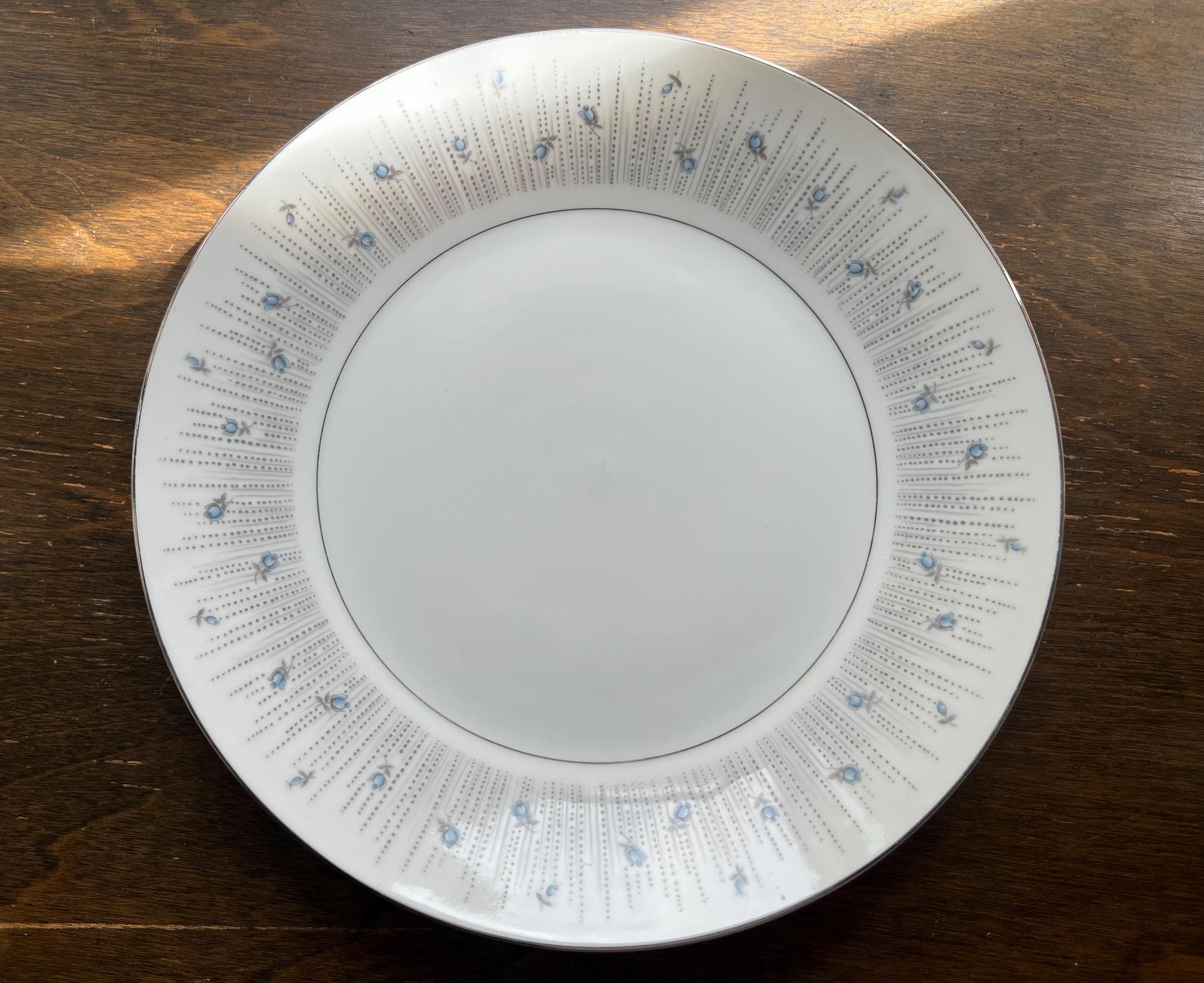 Mikasa Aladdin Fine China 12 IN Chop Platter White Blue Dots
