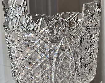 Cubitera antigua americana de cristal tallado brillante