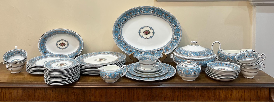 Wedgwood Florentine Turquoise Dinnerware Service for 47 PCS