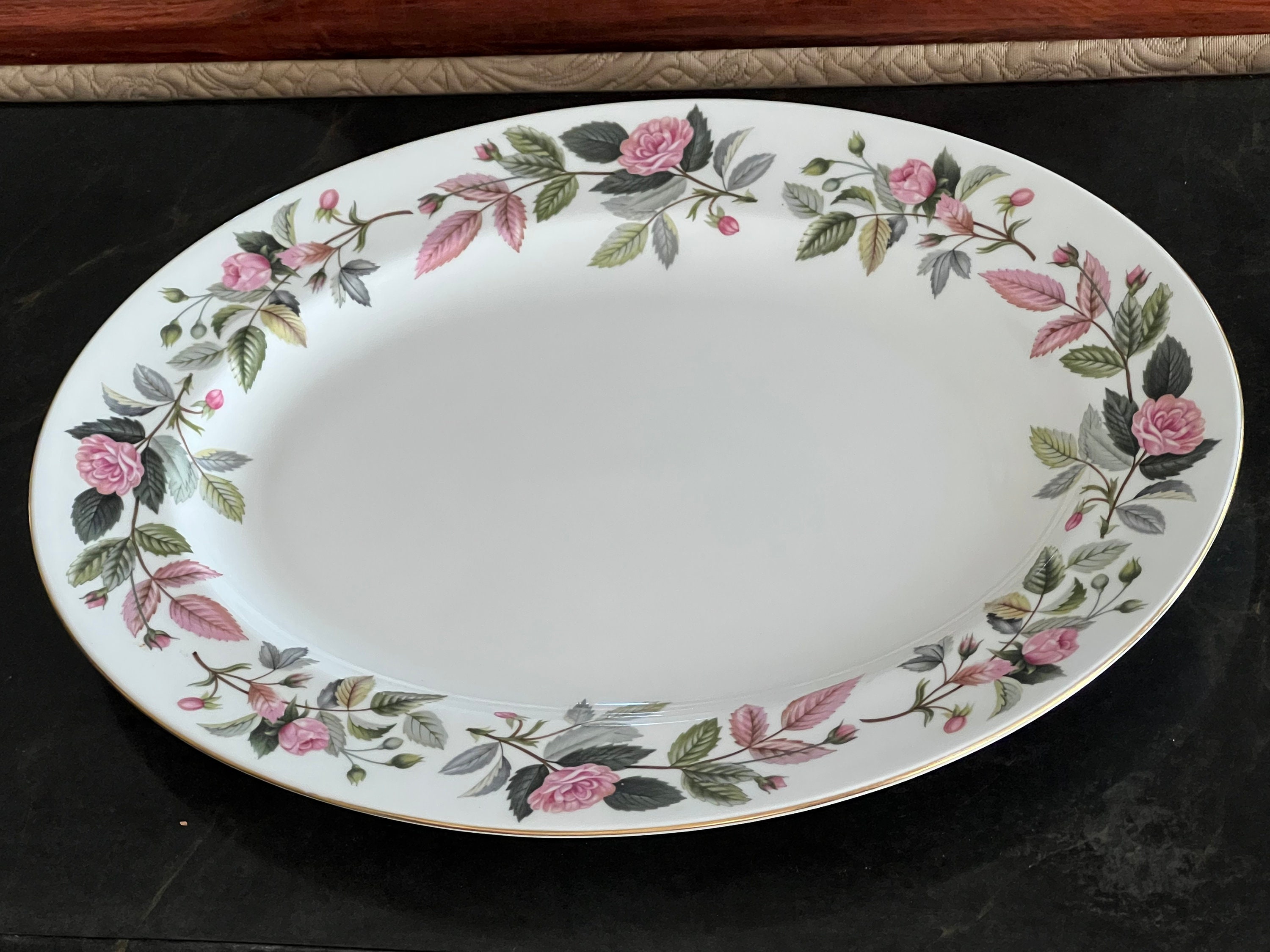 Wedgwood Hathaway Rose 15.25