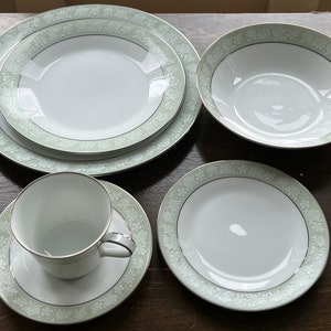 Noritake Vienne  Fine China Dinnerware set  Service For 1  6 Pieces