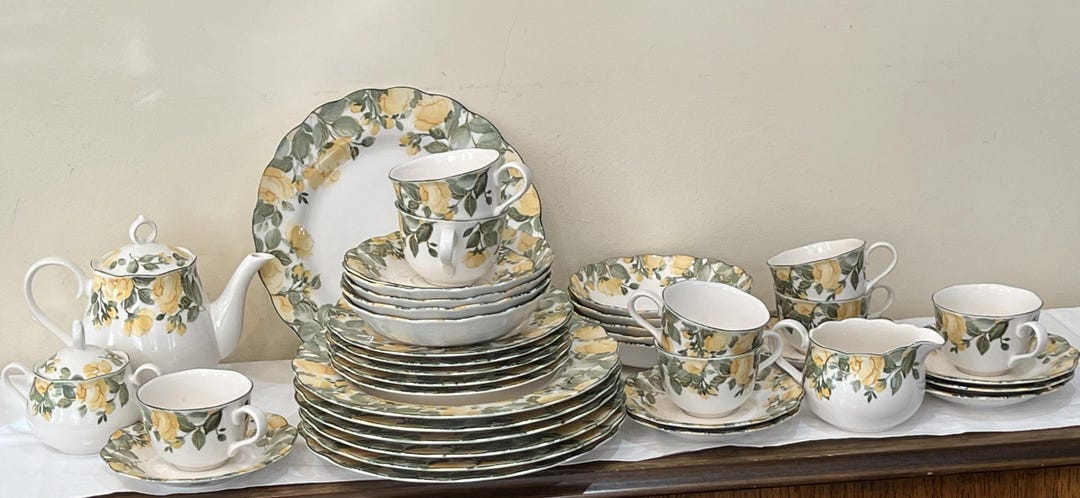 Nikko Gracious Vintage Dinnerware Set: Yellow Floral Tableware