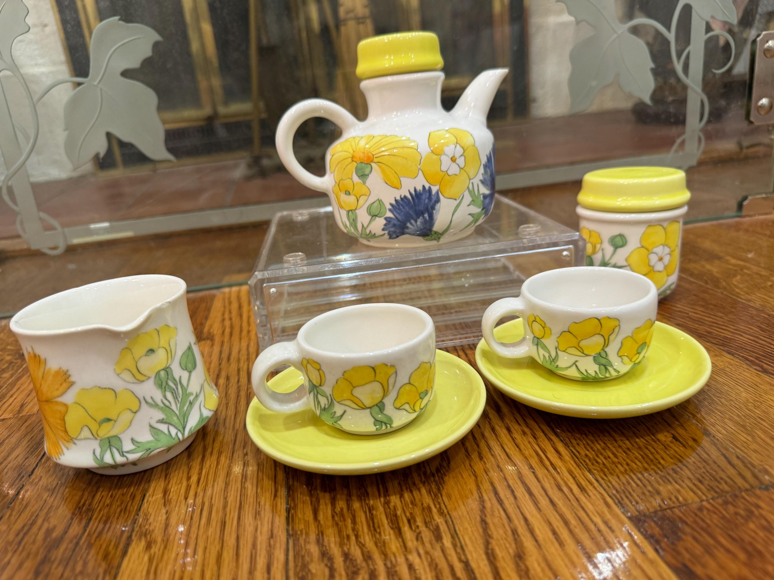 Ernestine Cannon Salerno Italy Dinnerware Set Cheery Daisy Yellow
