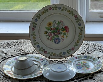 Adderley Bone China  Meadowsweet 5Pc Place Setting  Gold Trim