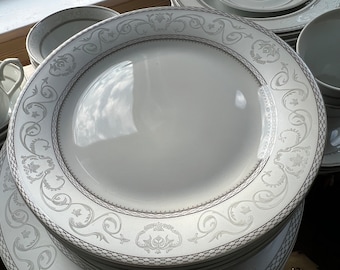 Vajilla de porcelana T. Limoges: Sirena Silver Scroll, servicio de 68 piezas para 10 personas Loren Home