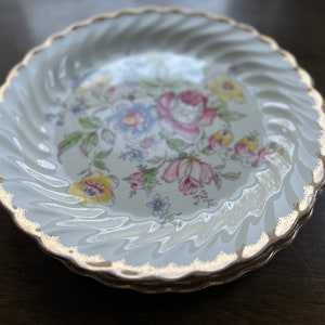 Romance by Royal (USA) Set Of 4 Dinner Plates  Floral Center Brushed 22K Gold Border Swirl Pattern