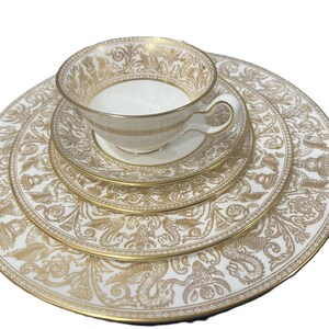 Wedgwood Florentine Gold (Gold Dragons, White) W4219 Featuring Gilded Mythical Creatures And Scrollwork Borders
