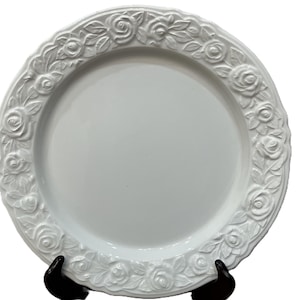 Piatto Piano Quadrifoglio Franco Giorgi. Italia Franco Giorgi, Rose in rilievo, Bianco Antico