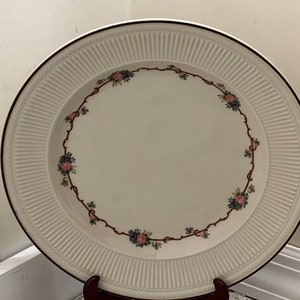 Rare Shenango Syracuse China  Dinner Plate Ribbed Edge Rosebud Center EUC