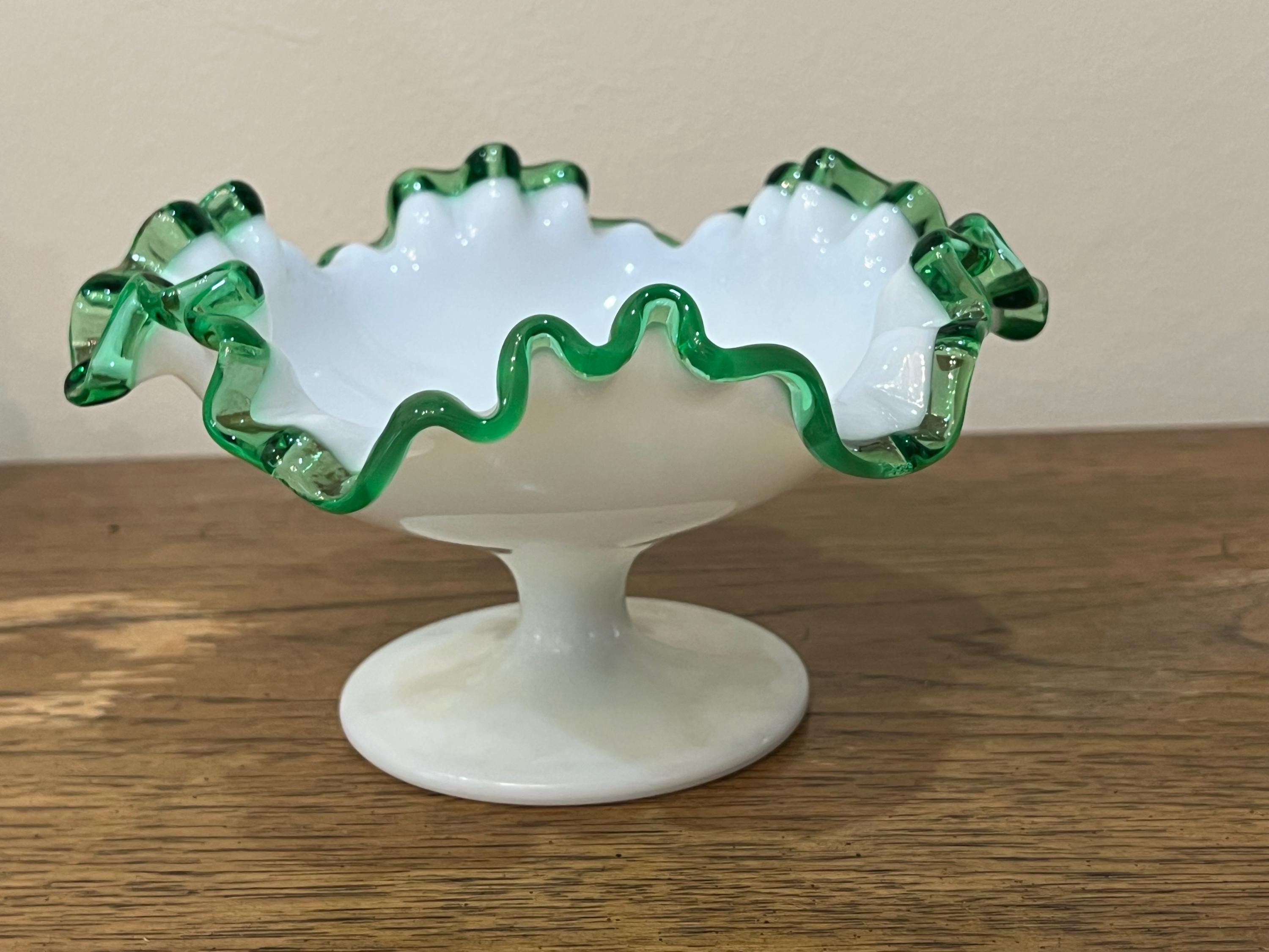 希少　fenton エメラルド　クレスト　アメリカ　ビンテージ　ミルクグラス Vintage Fenton Emerald Green Crest Milk Glass Ruffled Footed