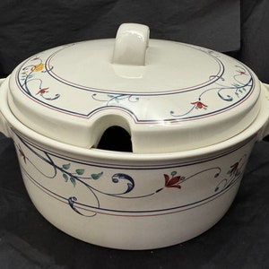 Mikasa Intaglio Covered Soup Tureen With Lid &quot;Annette&quot;  (CAC20) Style Made in Japan Vintage Kitchen