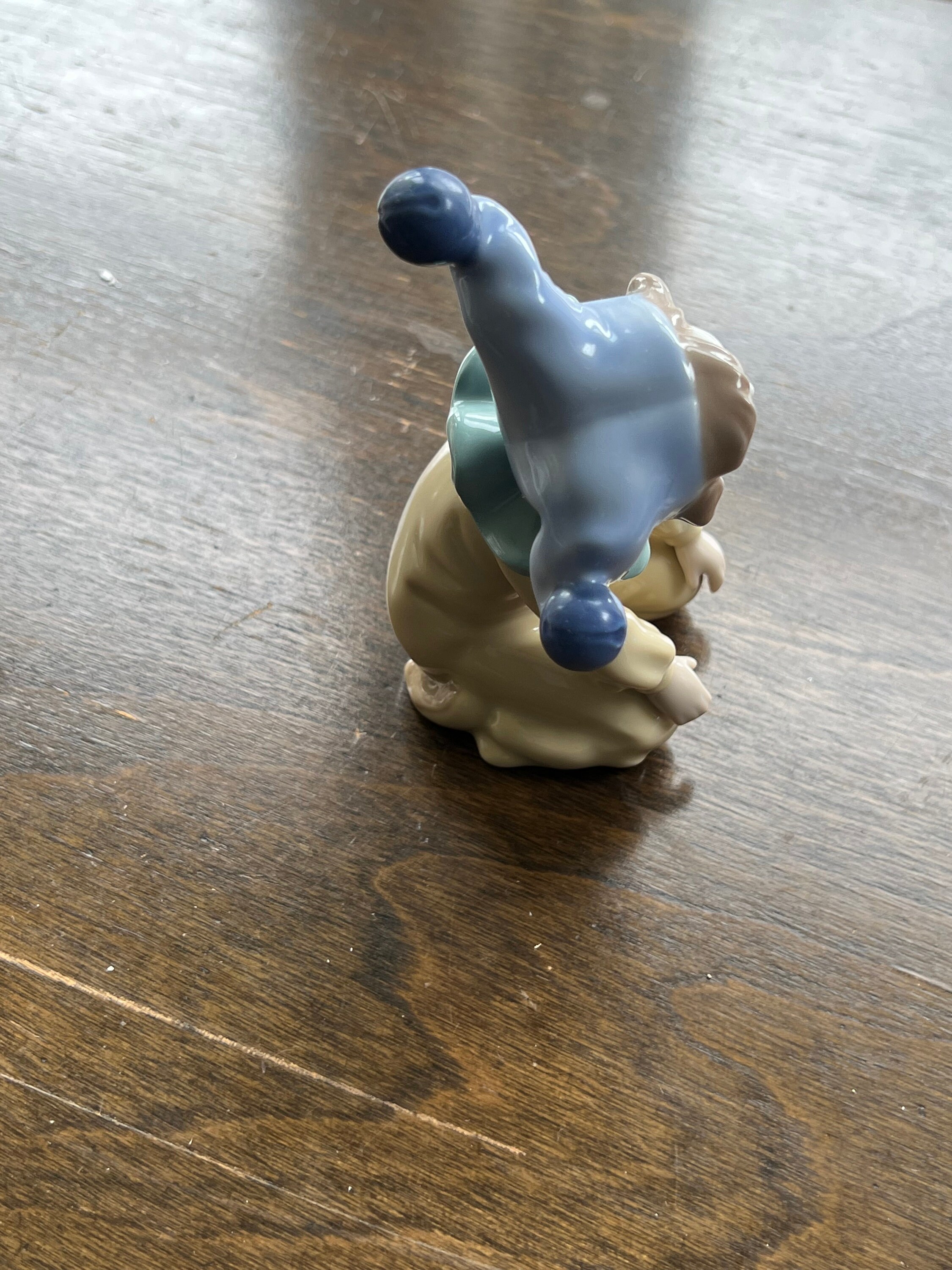 最新のデザイン Jester Small 1067 Lladro NAO Kneeling Figurine JOY Clown 置物