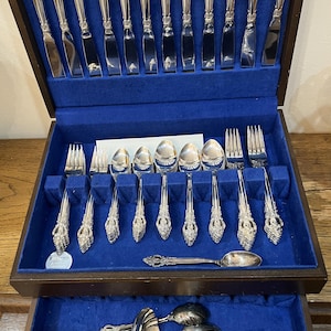 79 Pc International Lyon Frontenac Silverplate Flatware W/ Chest 12 Place Settings Plus Serving Pieces