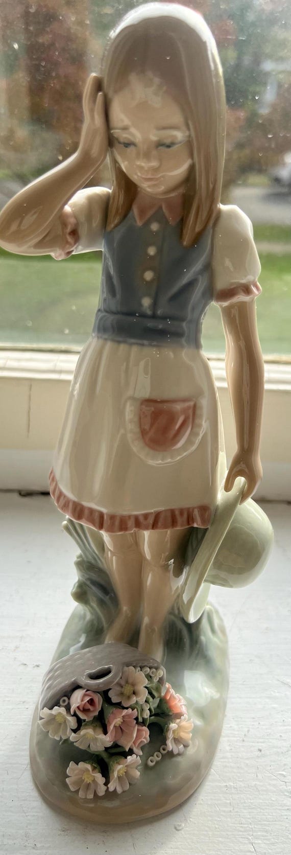 Lladro Girl 1285 