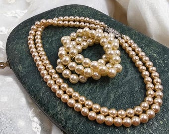 Beautiful, vintage 1920s Art Deco single double row pearl necklace with matching vintage three row cream pearl bracelet vintage parure