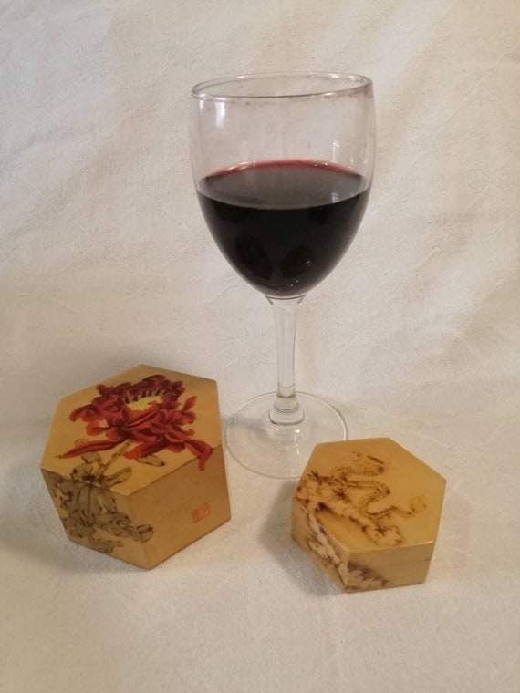 made in China pre-2000. Pair of vintage hexagonal Chinese wooden trinket boxes lacquered exterior and fabric-lined interior with fitted lid