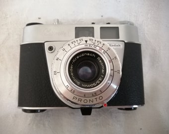 Mid-century Kodak Retinette 1A Camera+case, Schneider-Kreuznach lens Pronto shutter cold shoe flash, made in Germany late 1950s-early 1960s.
