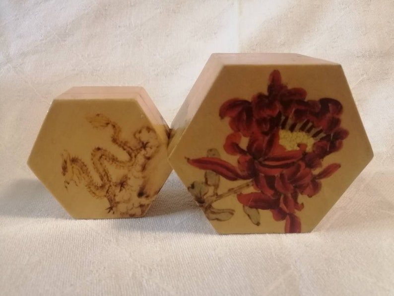 made in China pre-2000. Pair of vintage hexagonal Chinese wooden trinket boxes lacquered exterior and fabric-lined interior with fitted lid