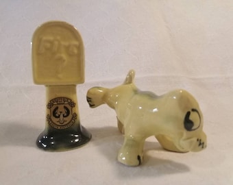 Vintage 1950s kitsch, salt and pepper shakers in the shape of dog and fire hydrant, Sullivan & Griffiths Art Ceramics, Hollyware, Sydney.