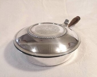 Mid-century silver-plated wooden-handled chafing dish, vegetable warming and serving pan by Hecworth Plate, Melbourne, vintage circa 1940s.