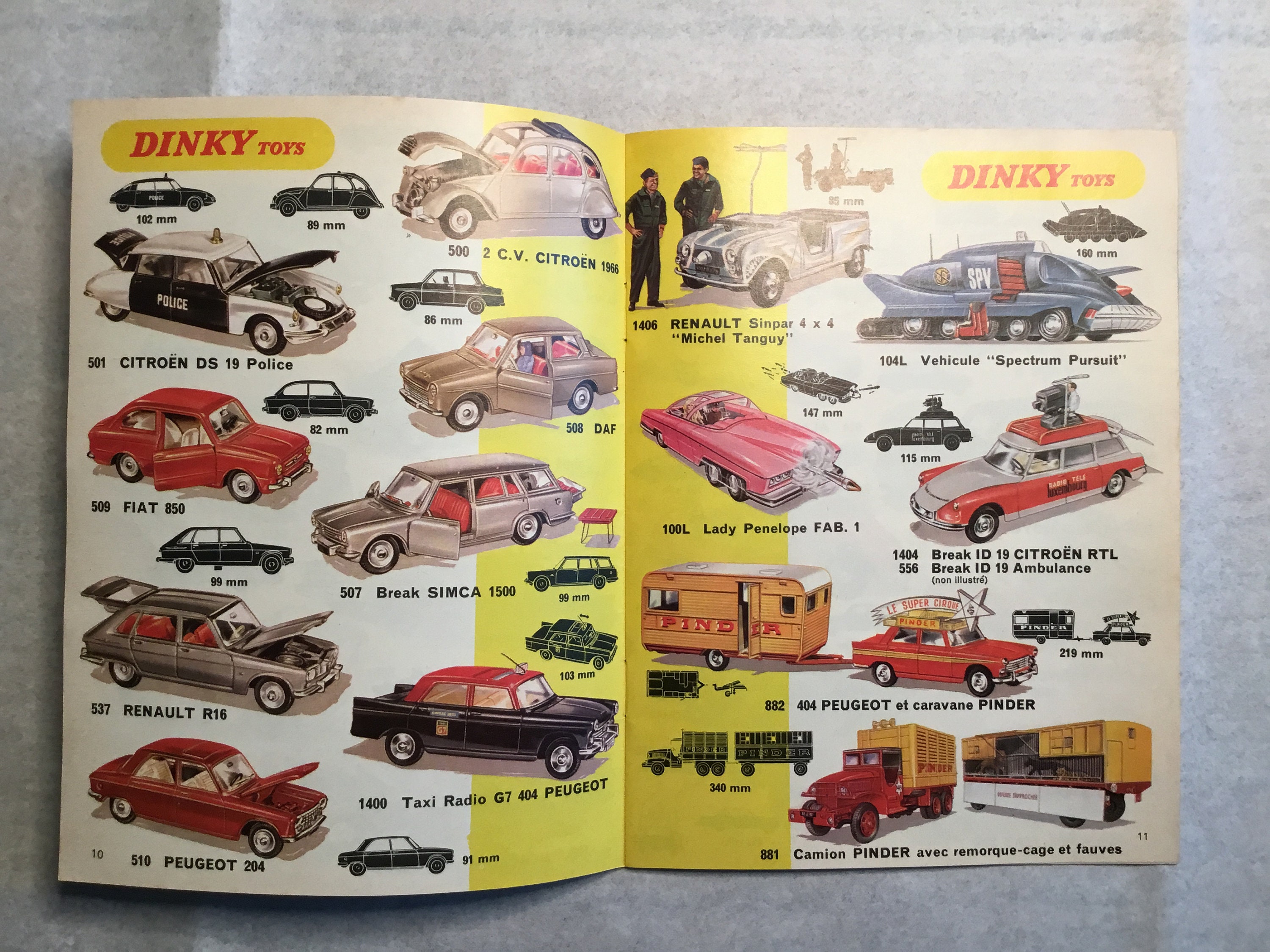Catalogue Dinky Toys 1970 N°6 - 32 Pages Avec Tampon De Détaillant Suisse - Occasion En Très Bon état