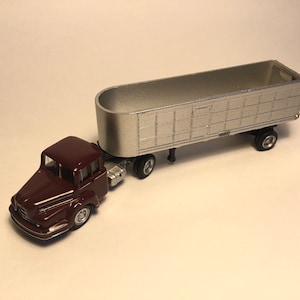 NOREV Reedycja 1/86 Unic z przyczepą Titan nr ref. 527 + 3