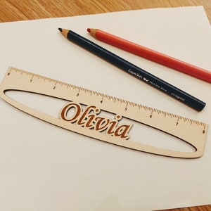 Personalisiertes Holzlineal, Geschenk für Kind, 21 cm lang mit Lasertechnik