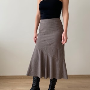 Jupe à froufrous asymétrique grise vintage années 00, jupe grise vintage