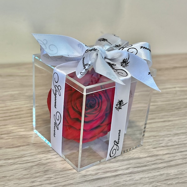 Single Preserved rose in a acrylic  box - forever roses - infinity roses - Valentine's Day Gift - Birthday Gift - Mother's Day gift