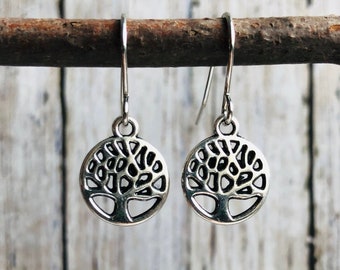 Tiny Tree of Life  Earrings / Silver Earrings / Tree Earrings / Nature Earrings / Dainty Earrings