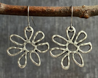 Flower Earrings / Boho Earrings / Silver Earrings / Flower Jewelry / Hippie Earrings / Hippie Jewelry / Hammered Earrings