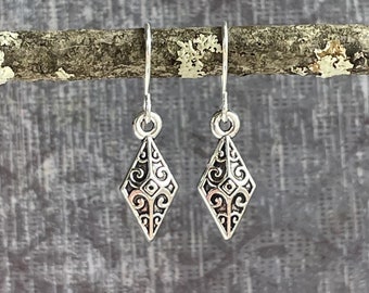 Petites boucles d'oreilles pendantes / Boucles d'oreilles bohèmes argentées / Petites boucles d'oreilles pendantes / Boucles d'oreilles délicates / Boucles d'oreilles minimalistes / Cadeau pour elle